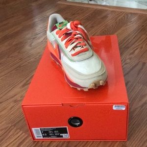 Nike Saccai red and orange sneaker